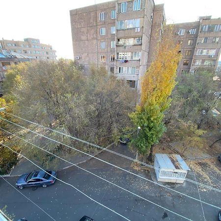 Large Cozy Apartment On Beginning Of Komitas Ave Yerevan Exterior photo