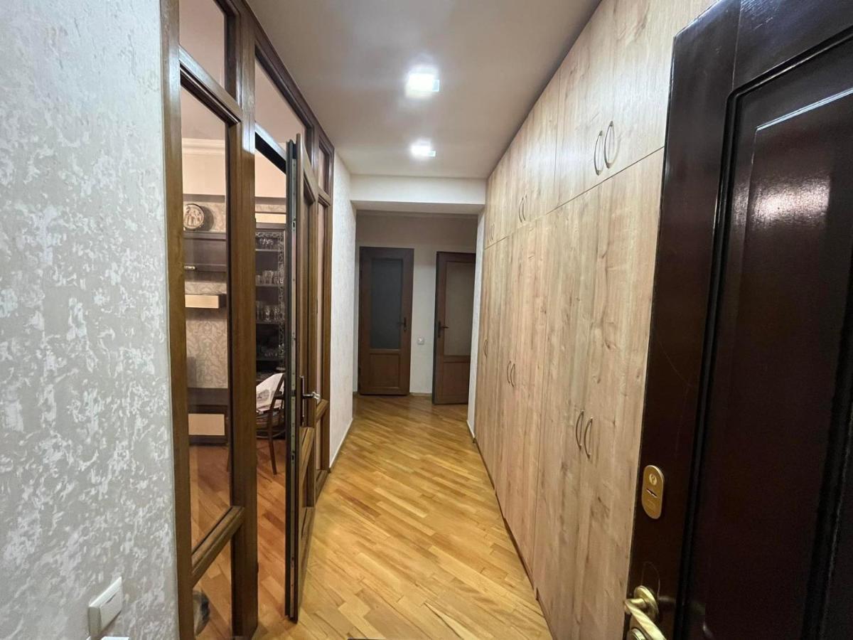 Large Cozy Apartment On Beginning Of Komitas Ave Yerevan Exterior photo